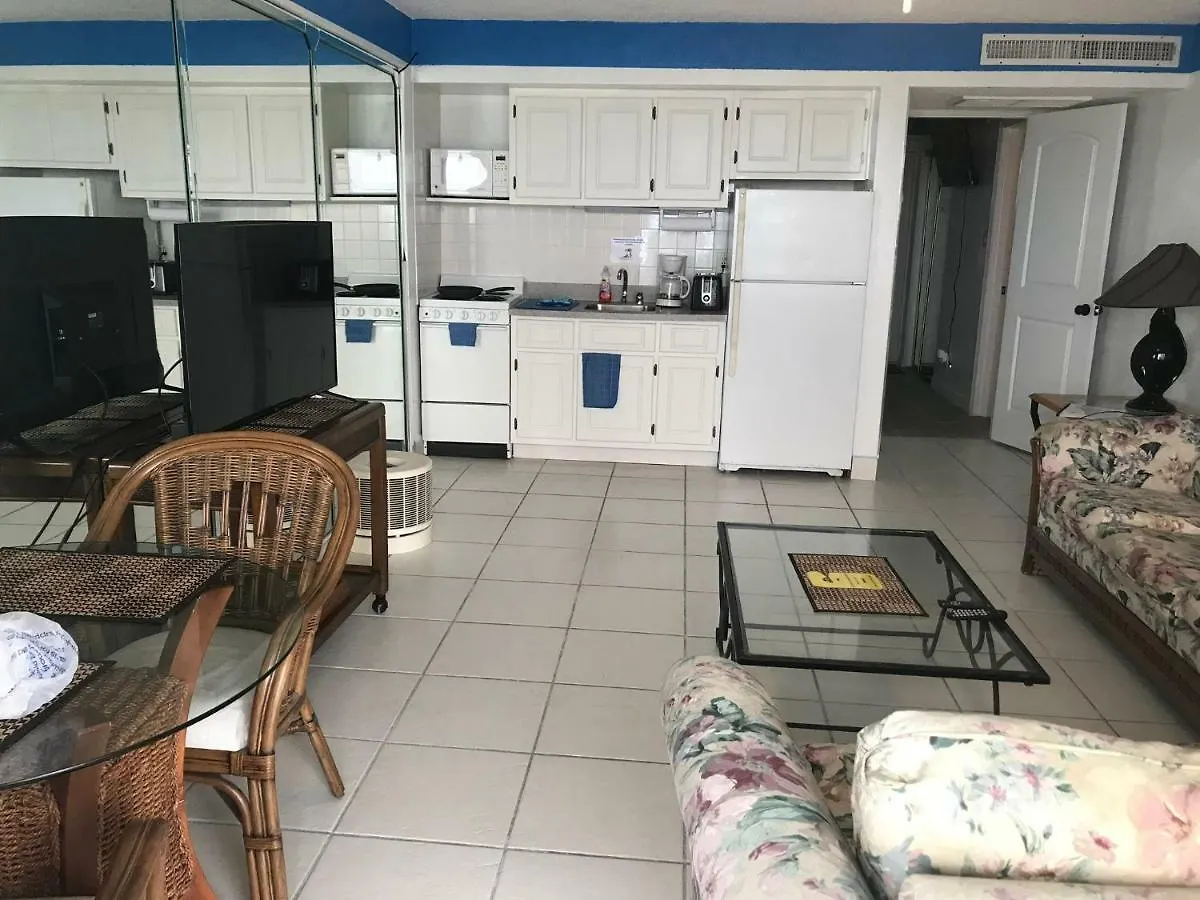 Ocean Breeze - Direct Ocean Front-Pool Is Open Apartment Daytona Beach