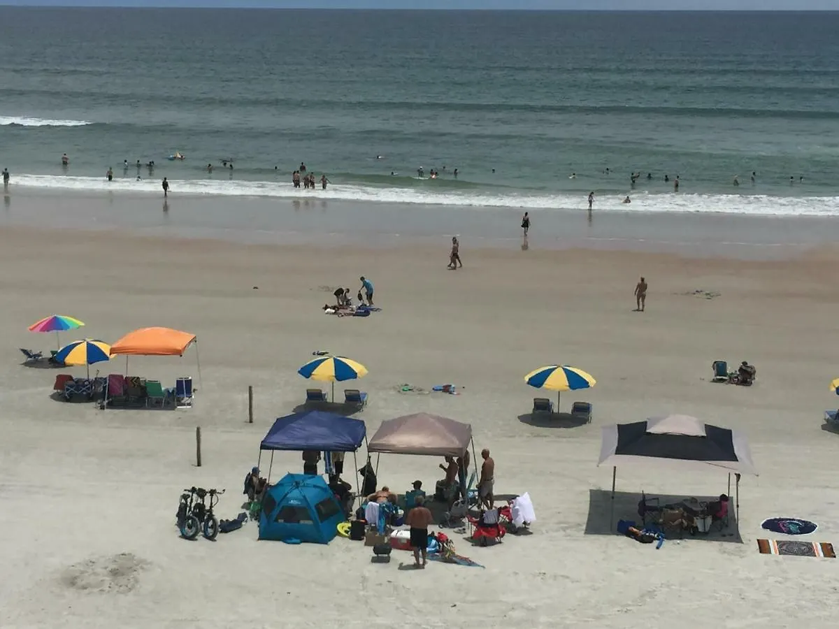 Ocean Breeze - Direct Ocean Front-Pool Is Open Apartment Daytona Beach United States