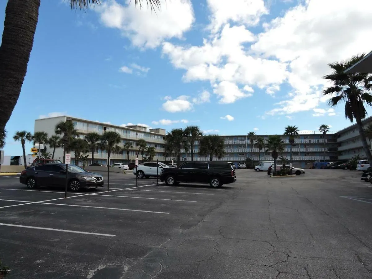 Ocean Breeze - Direct Ocean Front-Pool Is Open Apartment Daytona Beach